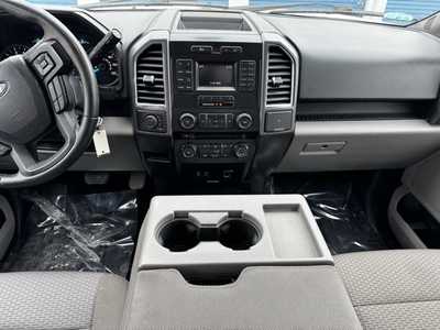 2015 Ford F150 Crew Cab, $20000. Photo 2