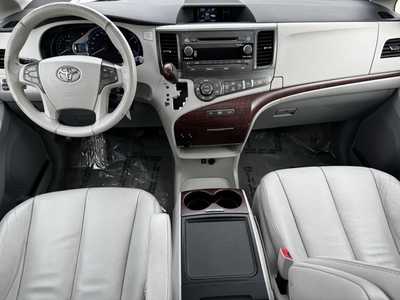 2013 Toyota Sienna, $7990. Photo 11