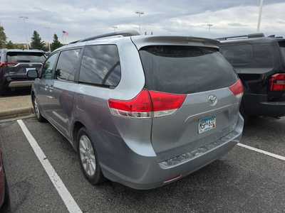 2013 Toyota Sienna, $. Photo 4