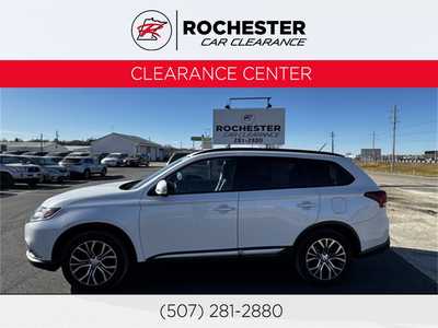 2016 Mitsubishi Outlander, $12999. Photo 1