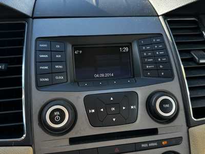 2018 Ford Taurus, $12490. Photo 3