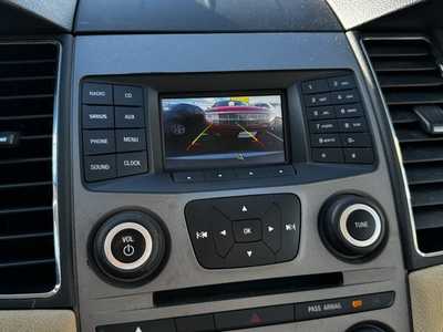 2018 Ford Taurus, $12490. Photo 4