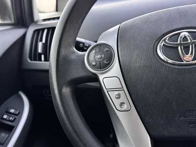 2013 Toyota Prius, $6390. Photo 2