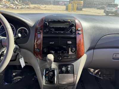 2005 Toyota Sienna, $4990. Photo 2