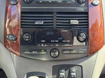 2005 Toyota Sienna, $4990. Photo 4