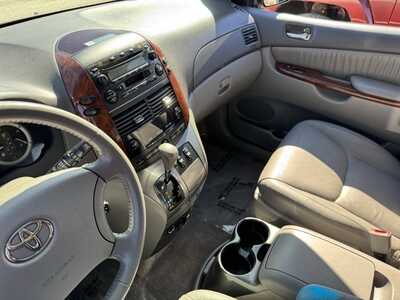 2005 Toyota Sienna, $4990. Photo 5