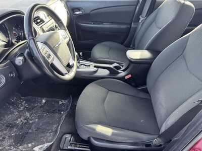 2011 Chrysler 200, $5000. Photo 4