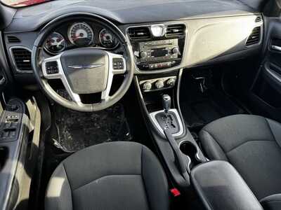2011 Chrysler 200, $5000. Photo 6