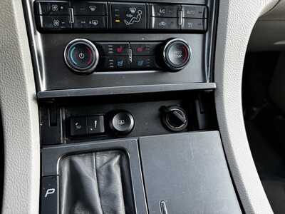 2010 Ford Taurus, $5500. Photo 11