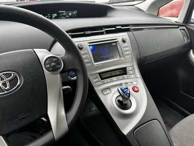 2014 Toyota Prius, $13991. Photo 11