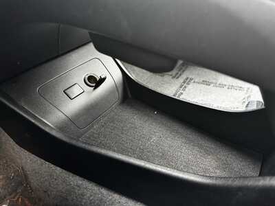 2014 Toyota Prius, $13991. Photo 12