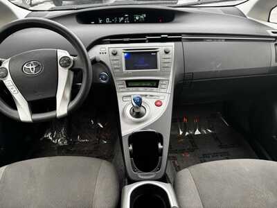 2014 Toyota Prius, $13991. Photo 2