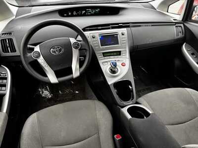 2014 Toyota Prius, $13991. Photo 7