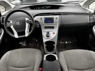 2014 Toyota Prius, $13991. Photo 8