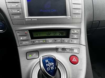 2014 Toyota Prius, $13991. Photo 9