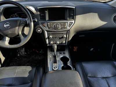 2018 Nissan Pathfinder, $8990. Photo 2