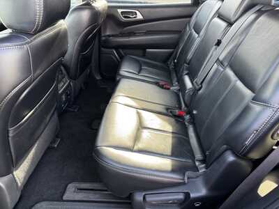 2018 Nissan Pathfinder, $8990. Photo 5