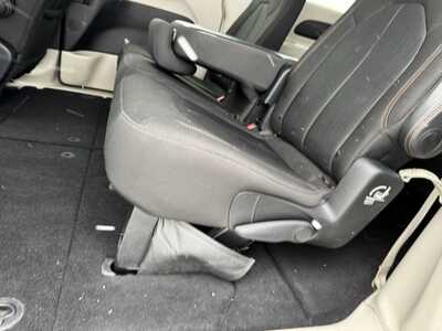 2017 Chrysler Pacifica, $7967. Photo 10