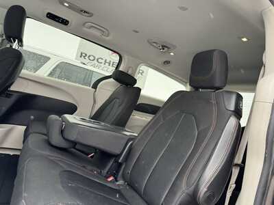 2017 Chrysler Pacifica, $7967. Photo 11