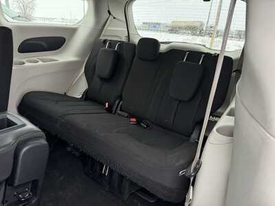 2017 Chrysler Pacifica, $7967. Photo 12