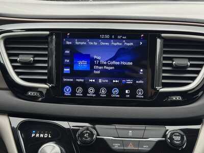 2017 Chrysler Pacifica, $7967. Photo 3