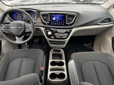 2017 Chrysler Pacifica, $7967. Photo 7