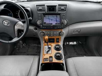 2010 Toyota Highlander, $6991. Photo 2