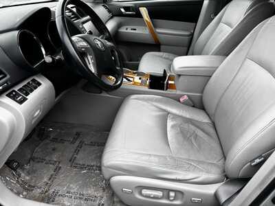 2010 Toyota Highlander, $6991. Photo 5