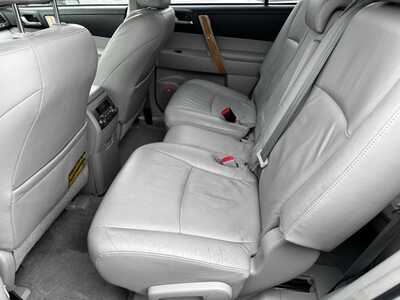 2010 Toyota Highlander, $6991. Photo 7