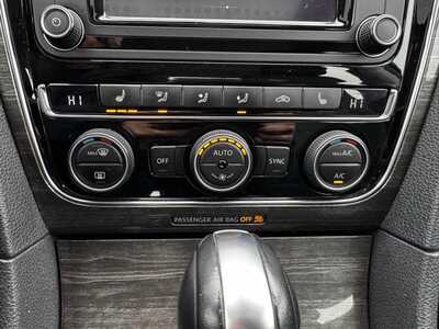 2017 Volkswagen Passat, $6990. Photo 11