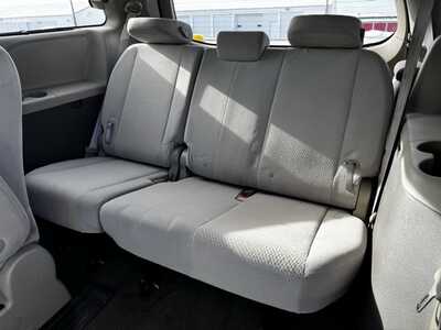 2012 Toyota Sienna, $7490. Photo 7