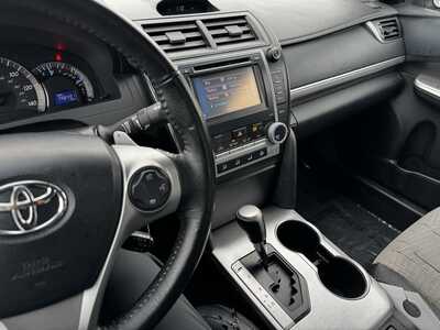 2013 Toyota Camry, $10967. Photo 10
