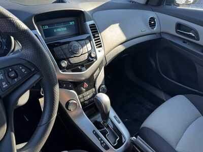 2013 Chevrolet Cruze, $6490. Photo 11