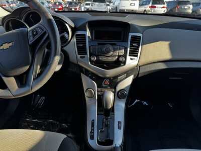 2013 Chevrolet Cruze, $6490. Photo 2
