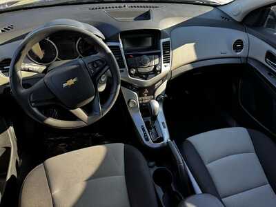 2013 Chevrolet Cruze, $6490. Photo 6