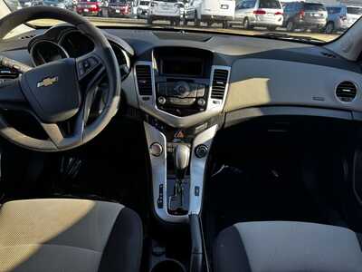 2013 Chevrolet Cruze, $6490. Photo 7