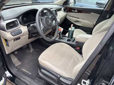 2016 Kia Sorento, $10499. Photo 5