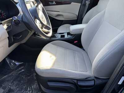 2016 Kia Sorento, $9991. Photo 6