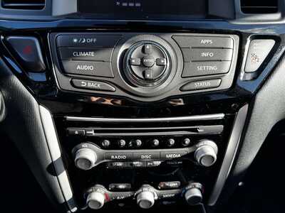 2018 Nissan Pathfinder, $10490. Photo 11