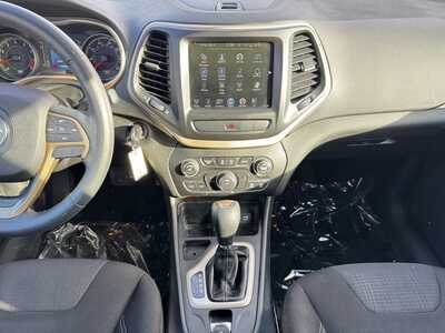 2015 Jeep Cherokee, $10990. Photo 2