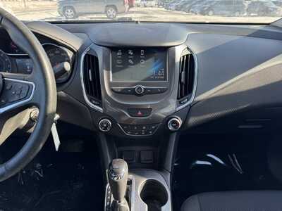 2017 Chevrolet Cruze, $4990. Photo 2
