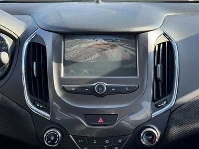 2017 Chevrolet Cruze, $4990. Photo 4