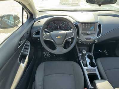 2017 Chevrolet Cruze, $4990. Photo 5
