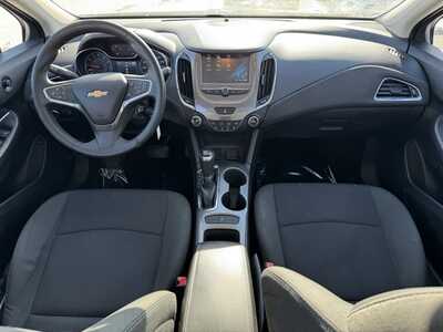 2017 Chevrolet Cruze, $4990. Photo 7