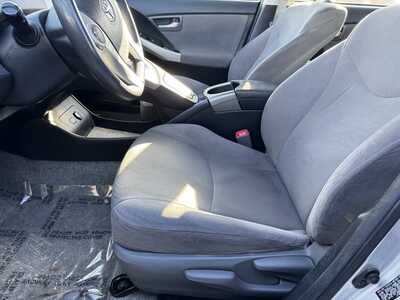 2013 Toyota Prius, $8991. Photo 5