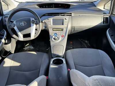 2013 Toyota Prius, $8991. Photo 9