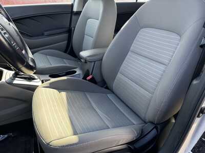 2015 Kia Forte, $7490. Photo 5