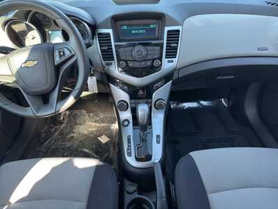 2014 Chevrolet Cruze, $7590. Photo 2