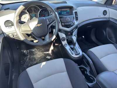 2014 Chevrolet Cruze, $7590. Photo 6