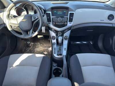 2014 Chevrolet Cruze, $7590. Photo 7